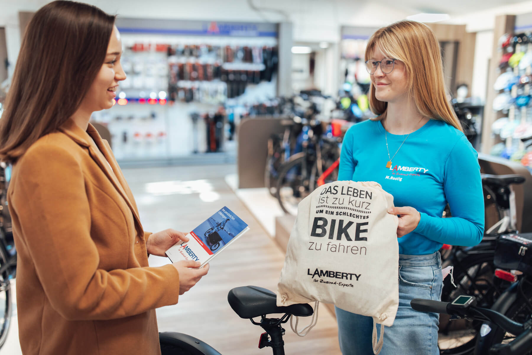 Lamberty Zweiradhaus Marne – Mitarbeiterin im Verkauf